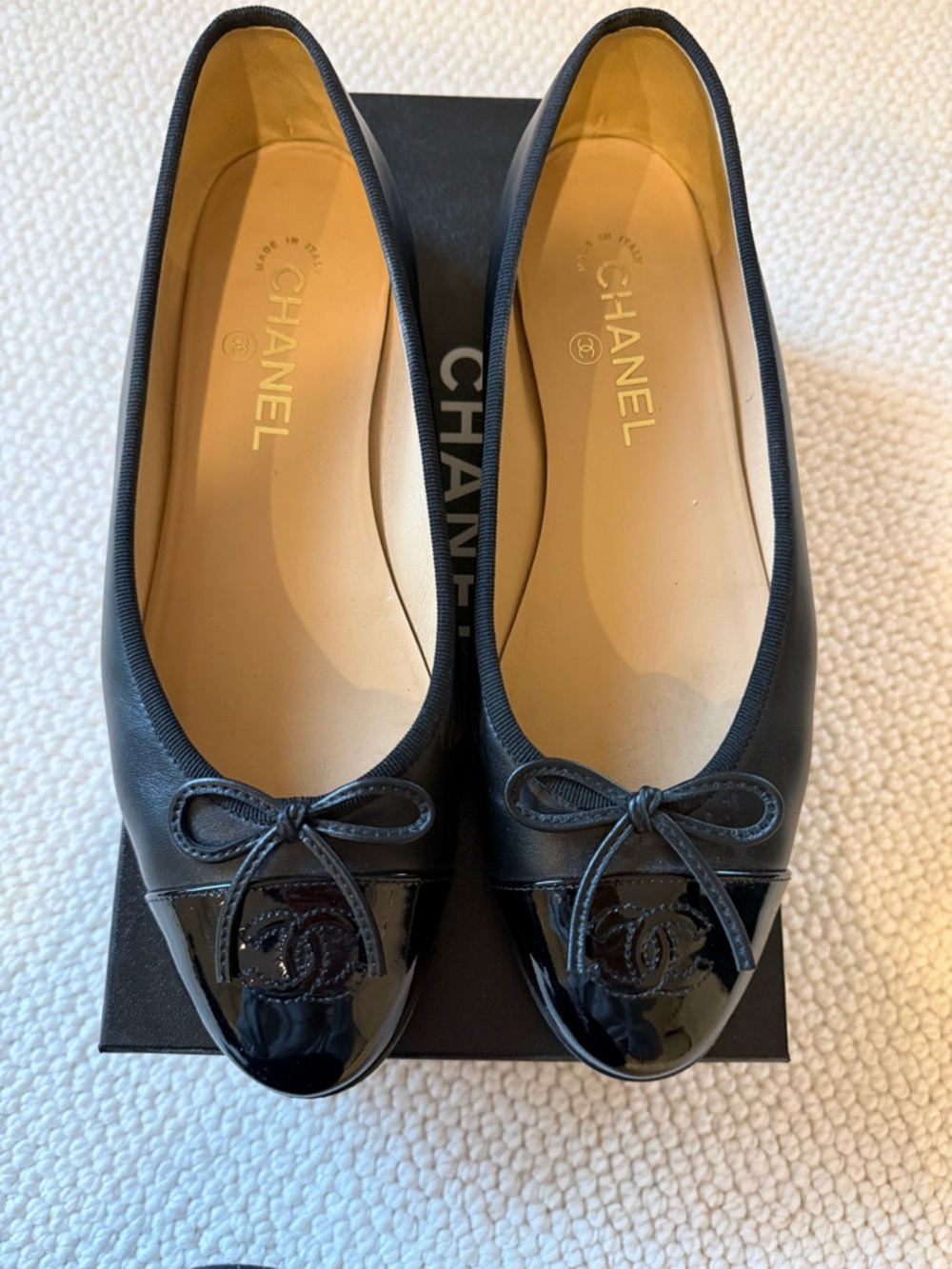 CHANEL Black Leather Ballet Flats with Patent Toe( dust bags and box included)
